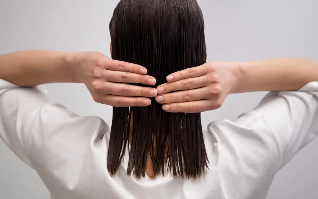 Skuteczne sposoby na szybki porost włosów: naturalne metody i porady