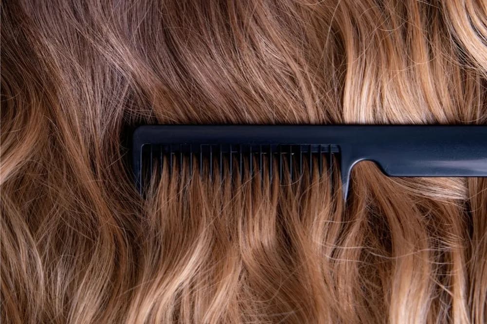 Jakie mamy rodzaje cieniowania włosów? Wybierz idealny dla siebie!