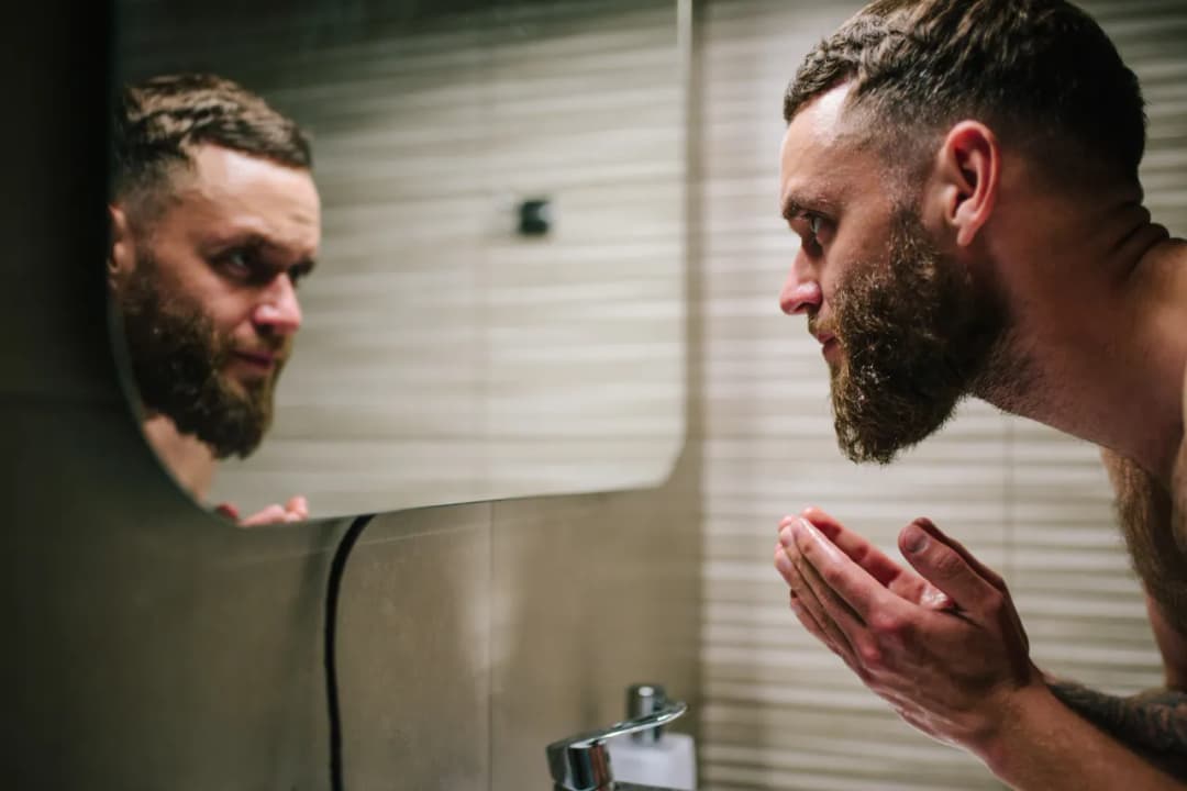 Brodacz z klasą – jak stylizować brodę i wyglądać świetnie każdego dnia?