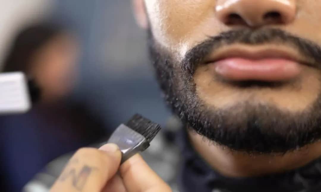 Najlepsze sposoby jak przyciemnić zarost na twarzy: 5 sprawdzonych metod