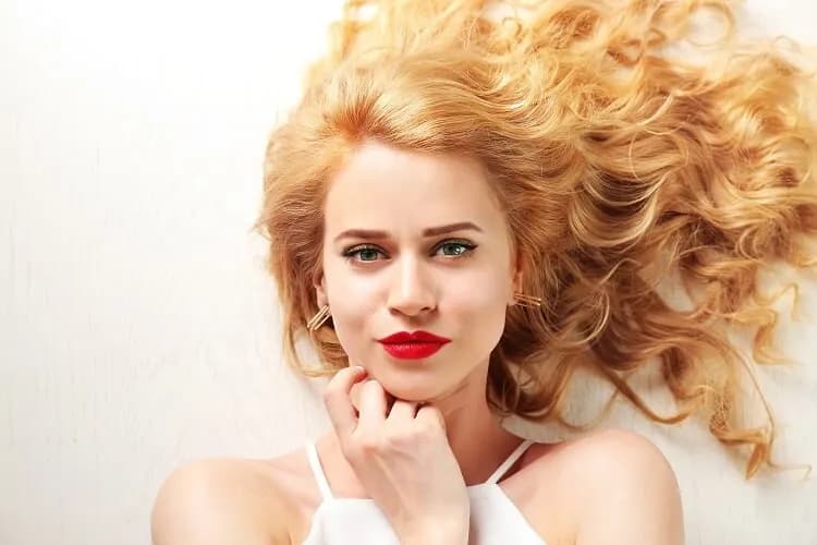 Jak uzyskać idealny blond bez żółtego odcienia: 5 skutecznych rad