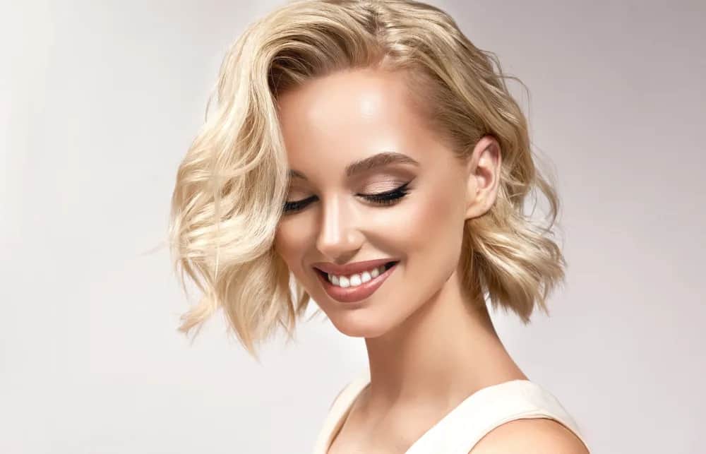 Jak wyszczuplić twarz fryzurą: skuteczne triki na szczuplejszy wygląd twarzy