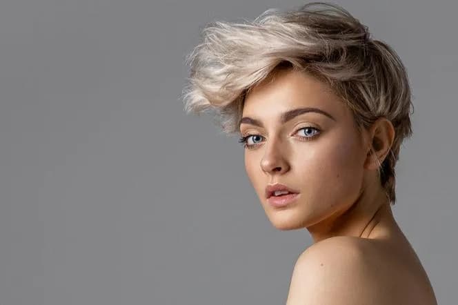 Jak dobrać fryzurę która sama się układa - bez szalonej stylizacji