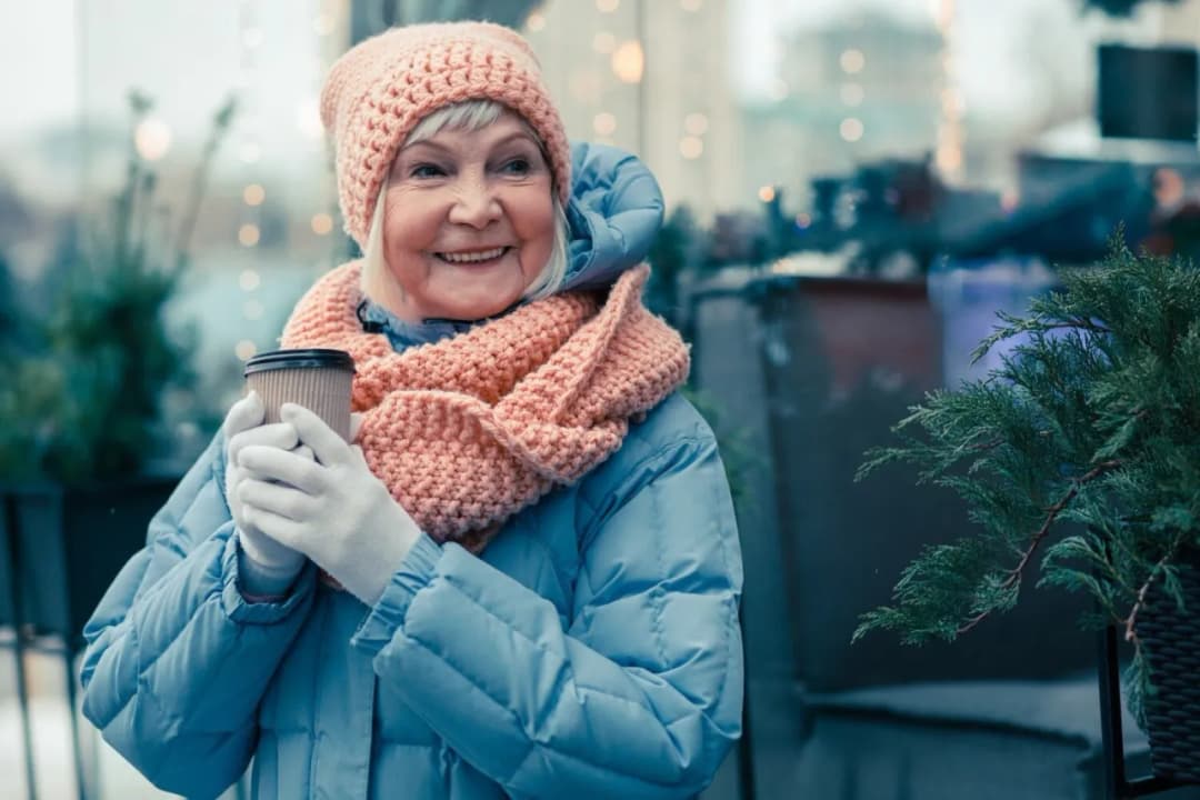 Jak nosić czapkę która nie niszczy fryzury: 5 skutecznych sposobów