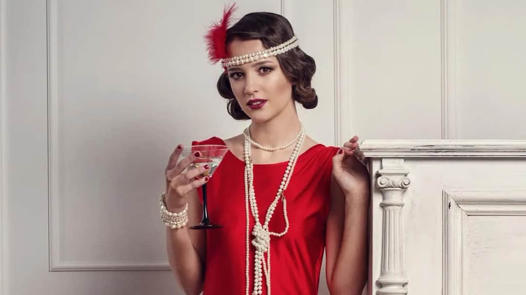 Jak zrobić eleganckie fryzury z lat 20 - modne inspiracje i porady stylizacji