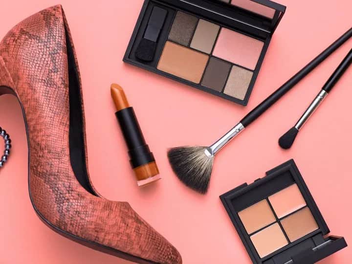 Jakie kosmetyki warto kupić dziewczynie na prezent? Kompleksowy poradnik