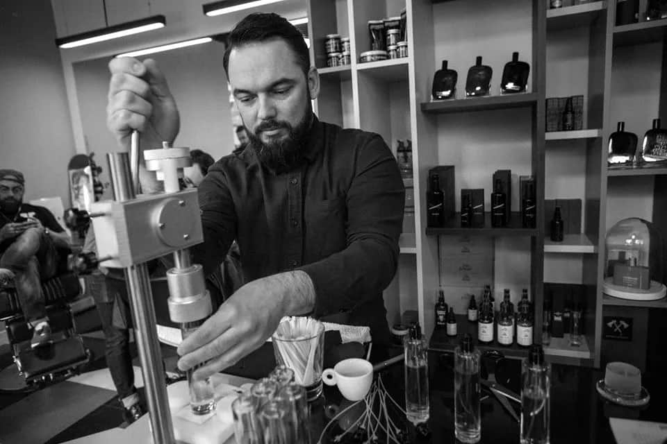 Czemu Drwal Barber stał się popularny wśród mężczyzn na świecie?