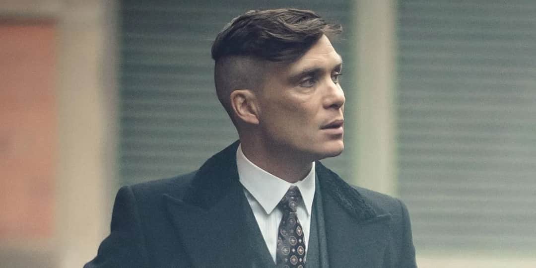 Jak uzyskać tę kultową fryzurę Thomasa Shelby'ego krok po kroku?